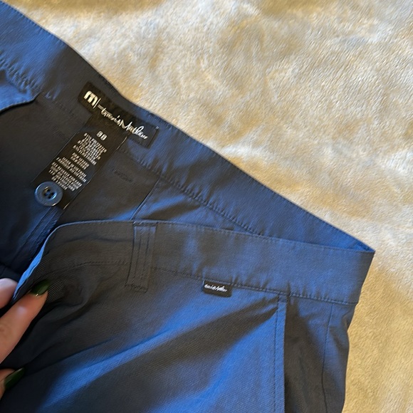 Men’s Travis Mathew golf shorts size 38 - Picture 2 of 3